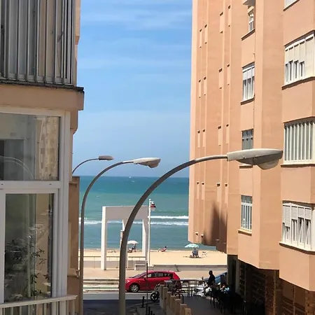 Rinconcito Gaditano Con Garaje Al Lado De La Playa *