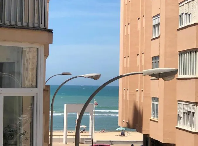 Rinconcito Gaditano Con Garaje Al Lado De La Playa *